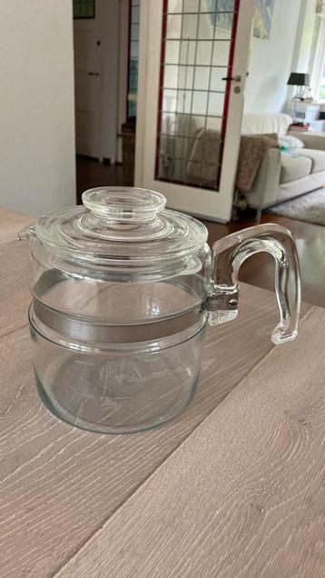 Pyrex zeventiger jaren koffiepot/theepot beschikbaar voor biedingen