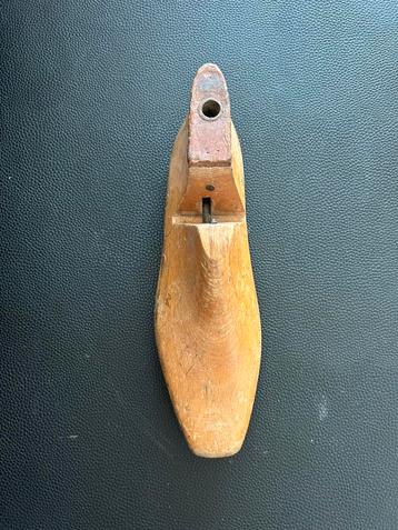 Oude schoenleest beschikbaar voor biedingen