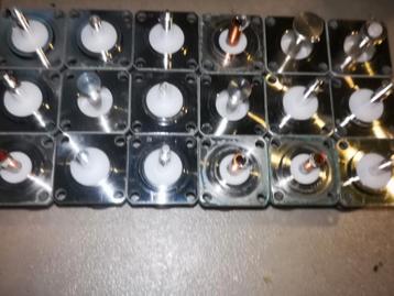 7/16 chassis female + seal + bouten  beschikbaar voor biedingen