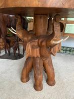 Tafel houtsnijwerk drie olifanten, Ophalen