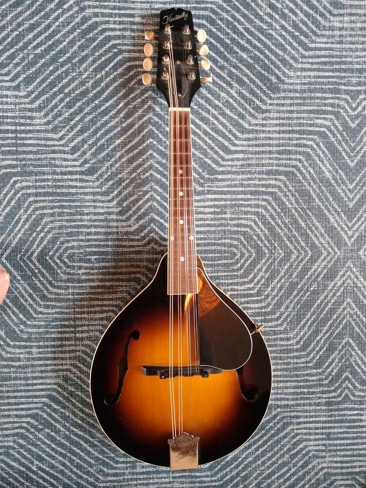 Kentucky KM-140 mandoline, Muziek en Instrumenten, Snaarinstrumenten | Mandolines, Zo goed als nieuw, Ophalen