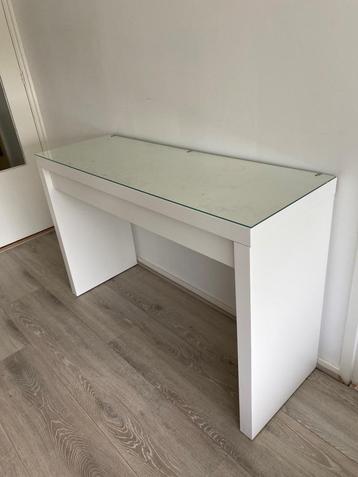 Bureau  beschikbaar voor biedingen