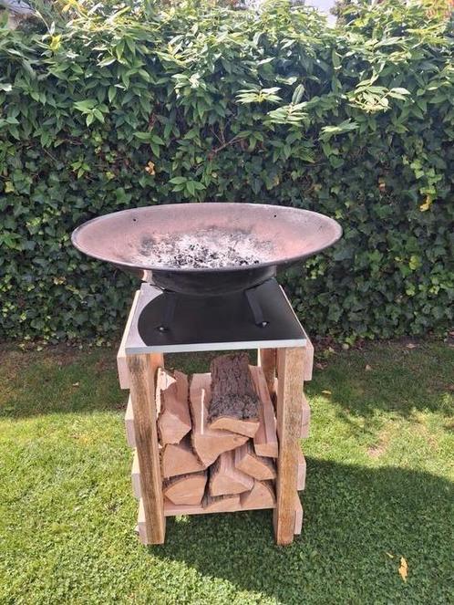 Vuurschaal op voet met houtopslag, Tuin en Terras, Vuurschalen, Zo goed als nieuw, Ophalen