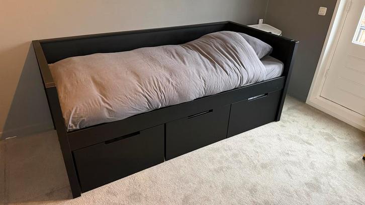 Eenpersoonsbed /bedbank Europe  - Zwart, Huis en Inrichting, Slaapkamer | Bedden, Gebruikt, Eenpersoons, 90 cm, 200 cm, Hout, Zwart