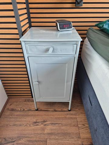 2 Metalen Ziekenhuiskastjes - Nachtkastjes beschikbaar voor biedingen