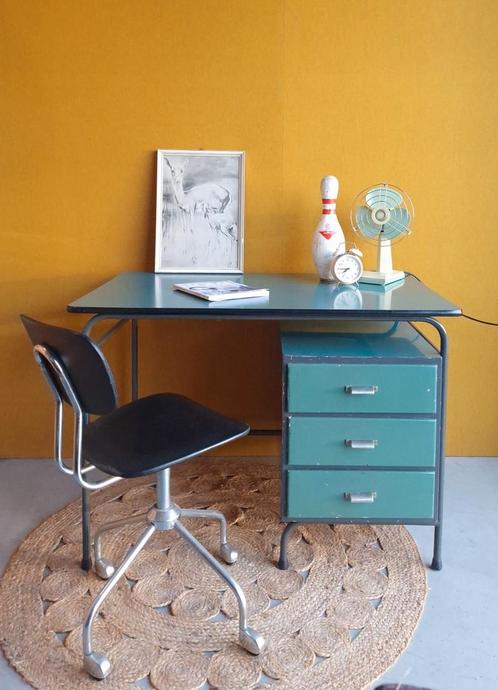 retro vintage bureau in Bauhaus style, formica blad, Huis en Inrichting, Bureaus, Gebruikt, Bureau, Ophalen of Verzenden
