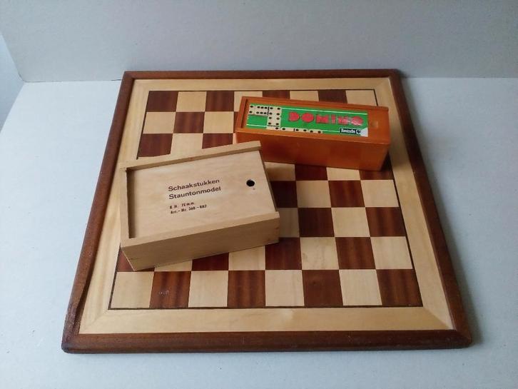 Oud houten schaakbord/stukken/domino.Prijs per stuk vanaf, Hobby en Vrije tijd, Gezelschapsspellen | Bordspellen, Zo goed als nieuw