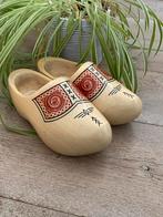 Houten klompen met decoratie, Ophalen of Verzenden, Zo goed als nieuw, Beige, Pantoffels of Sloffen