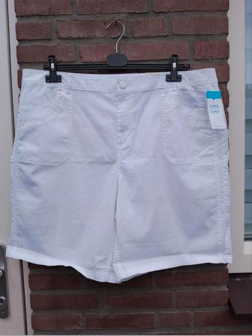 Nieuw! Zomer katoen short van M&S, 50 wit, Kleding | Dames, Grote Maten, Nieuw, Broek of Spijkerbroek, Wit, Verzenden