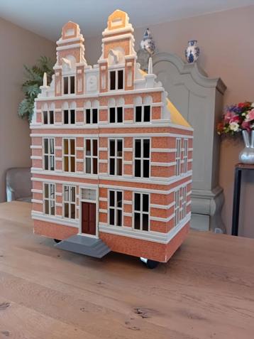 Poppenhuis Grachtenpand Dolphijn Amsterdam beschikbaar voor biedingen