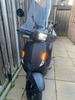Scooter agm vx50, Fietsen en Brommers, Snorfietsen en Snorscooters, Ophalen, Zo goed als nieuw, Benzine, Overige merken