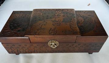 Vintage Chinees houten sieraden- & muziekdoos beschikbaar voor biedingen