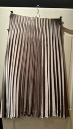 Satijnen plisse rok taupe mt 36, Kleding | Dames, Rokken, Bruin, Ophalen of Verzenden, Zo goed als nieuw, Maat 36 (S)