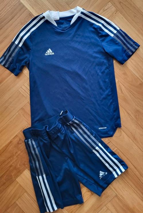 Trainingsset Adidas 11-12 jaar maat 152, Kleding | Heren, Sportkleding, Gedragen, Voetbal, Overige maten, Blauw, Ophalen of Verzenden