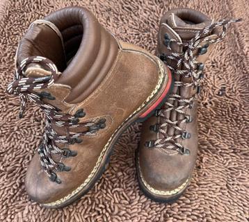 BERG-/ HIKING-/ MILITARY-/ WANDELSCHOENEN beschikbaar voor biedingen