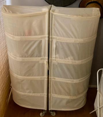 Te koop Ikea kledingopberger op wieltjes. beschikbaar voor biedingen