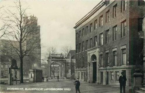 (300-435-009) Dordrecht Blauwpoort, Verzamelen, Ansichtkaarten | Nederland, Zuid-Holland, Verzenden