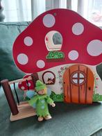Houten poppenhuisje met meubeltjes en twee elfjes, Ophalen of Verzenden, Zo goed als nieuw, Poppenhuis