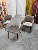 2x KARWEI Puck eetkamerstoelen - Beige fluweel, Huis en Inrichting, Stoelen, Ophalen, Gebruikt, Overige kleuren, Vier