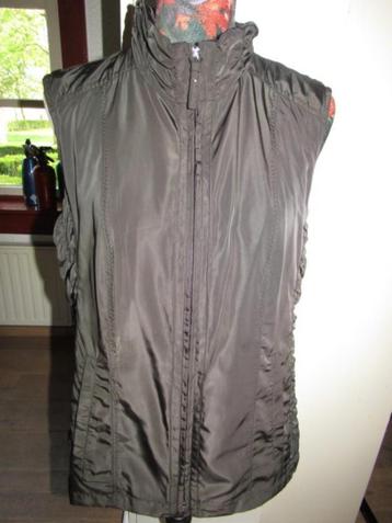 F1558 Barbara Lebek mt 40 bodywarmer zwart gedrapeerd beschikbaar voor biedingen