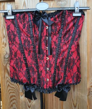 Mooi Zwart met Rood Korset met Kant van Kiss Me Maat M  beschikbaar voor biedingen