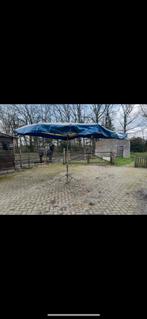 Grote markt parasol met voet. Marktparasol, Ophalen, Gebruikt, 3 tot 4 meter, Overige typen