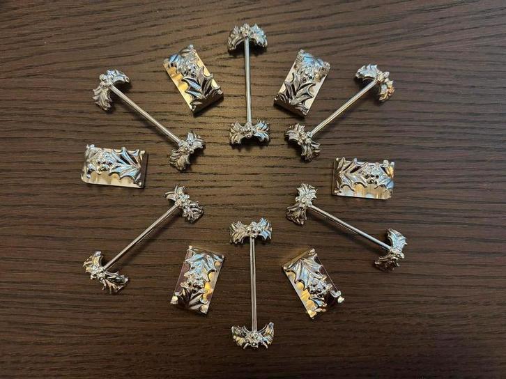 Verzilverde servetringen en messenleggers met Kerstmotief, Huis en Inrichting, Keuken | Bestek, Zo goed als nieuw, Bestekset, Zilver