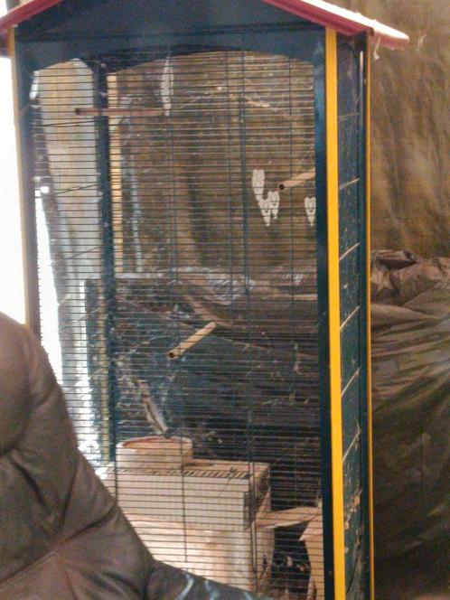 Grote vogelkooi / zelf schoon maken dan is die 👍, Dieren en Toebehoren, Vogels | Hokken en Kooien, Gebruikt, Vogelkooi, Metaal