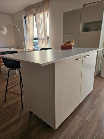Mooi zgan vrijstaand keukeneiland wit beschikbaar voor biedingen