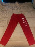 Nike jogging broek bijna nieuw is een kinder maat xl, Kinderen en Baby's, Kinderkleding | Maat 170, Broek, Ophalen of Verzenden
