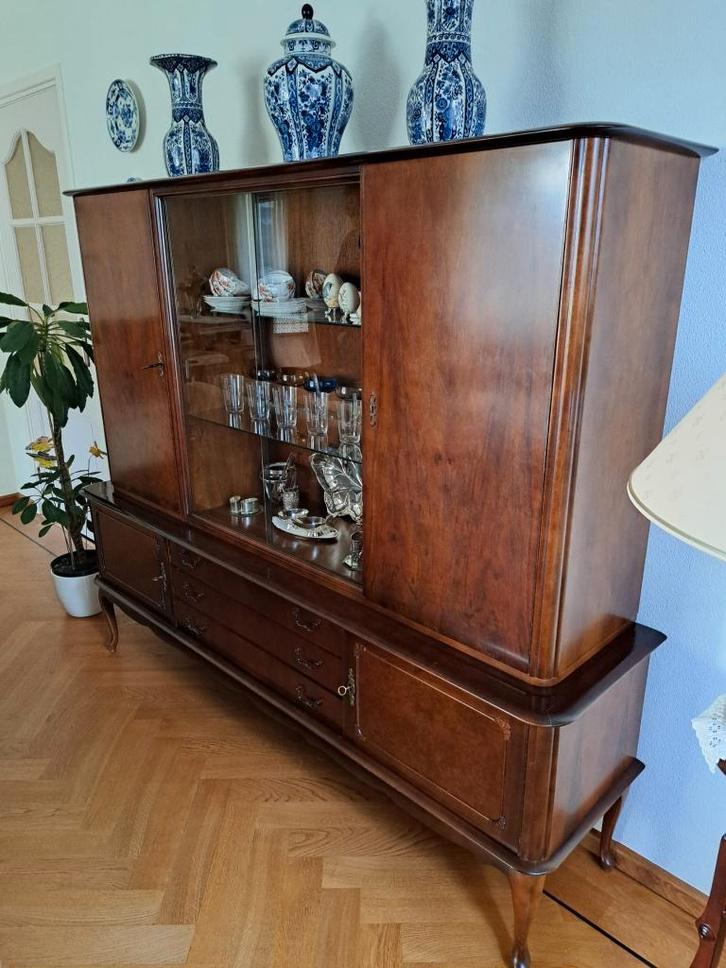 Queen Anne wortelnoten vitrinekast, Huis en Inrichting, Kasten | Vitrinekasten, Zo goed als nieuw, 150 tot 200 cm, 150 tot 200 cm