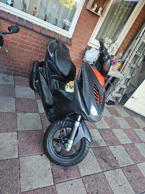 Yamaha aerox met kenteken 2011, Fietsen en Brommers, Scooters | Yamaha, Zo goed als nieuw, Aerox, Ophalen