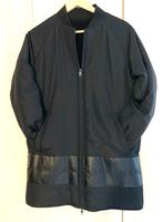 Mooie, nieuwe bomberjas, langere lengte, van CK, Ophalen of Verzenden, Nieuw, Maat 38/40 (M), Zwart