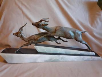 Art Deco metalen beeld.  antilopes, gazelles, herten beschikbaar voor biedingen