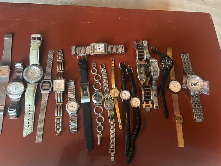 Een partij dameshorloges, Sieraden, Tassen en Uiterlijk, Horloges | Dames, Overige merken, Staal, Ophalen of Verzenden