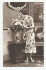Oude Fotokaart - Dame - Kleding jaren Dertig, Verzamelen, Foto's en Prenten, Ophalen of Verzenden, Voor 1940, Gebruikt