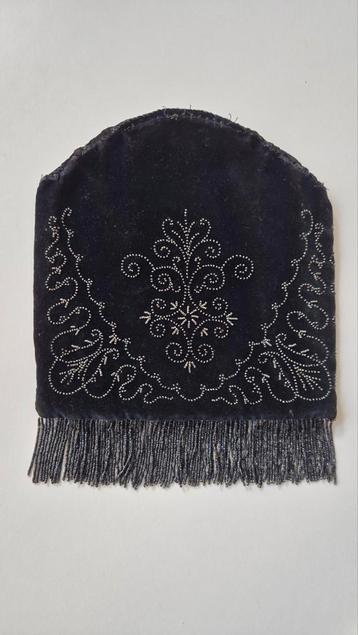 Oud zwart kralentasje fluweel zonder beugel beschikbaar voor biedingen