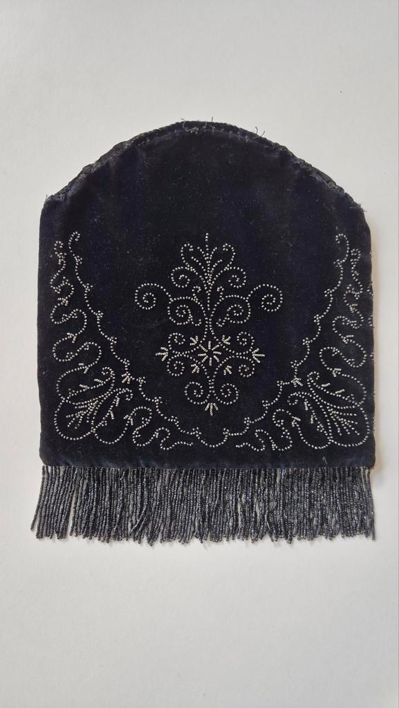 Oud zwart kralentasje fluweel zonder beugel, Antiek en Kunst, Curiosa en Brocante, Ophalen of Verzenden