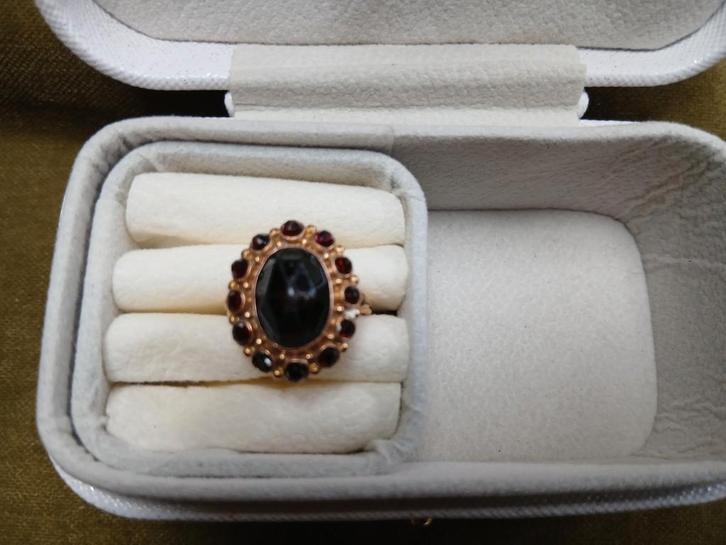 Vintage Gouden Ring met Edelsteen, Sieraden, Tassen en Uiterlijk, Ringen, Gebruikt, Dame of Heer, 18 tot 19, Zwart, Goud, Met edelsteen