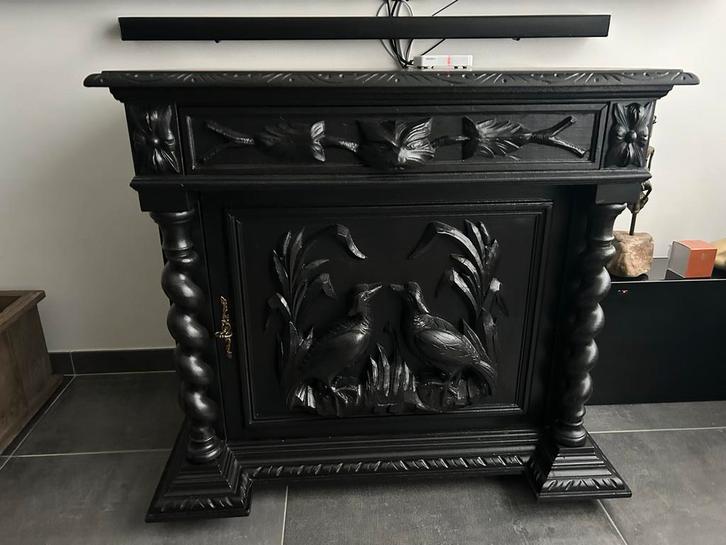 Antiek kastje met houtsnijwerk, Huis en Inrichting, Kasten | Dressoirs, Gebruikt, 50 tot 100 cm, 25 tot 50 cm, Met deur(en), Overige houtsoorten