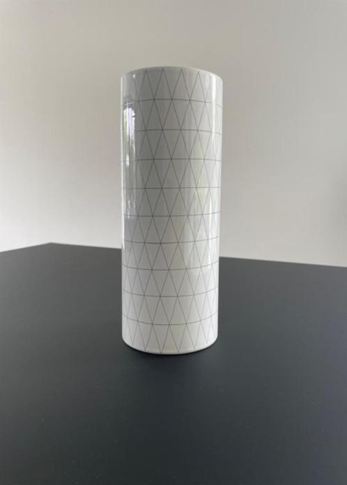 Bloomingville 'Diamond' Vaas – Scandinavisch design, Huis en Inrichting, Woonaccessoires | Vazen, Zo goed als nieuw, Wit, Minder dan 50 cm