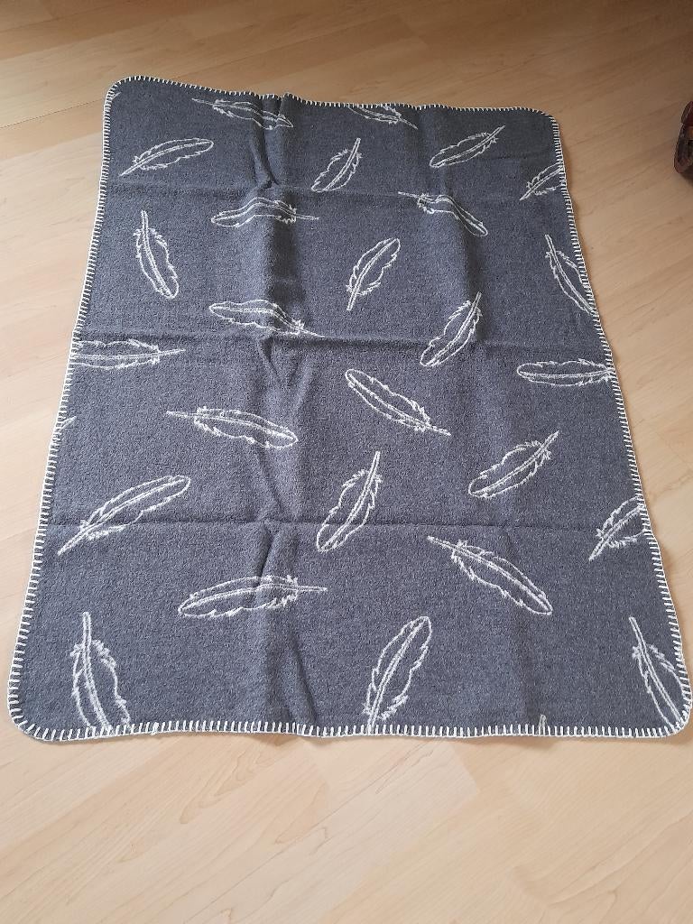 MEYCO KATOENEN WIEG DEKEN GRIJS EN WIT, Ophalen of Verzenden, Zo goed als nieuw, 100 cm of meer, Deken