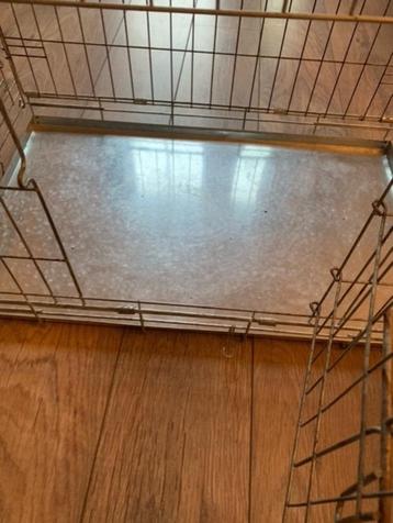 Te koop: Honden Bench 75cm lang x 51cm hoog x 47cm diep beschikbaar voor biedingen