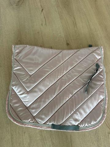 Dekje Horsegloss beschikbaar voor biedingen