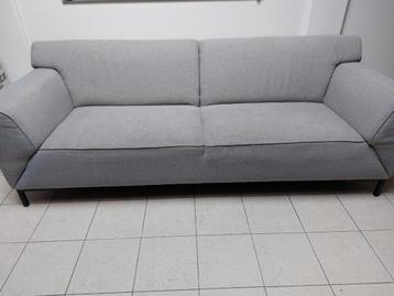 Lichtgrijs comfortabel bankstel in prima staat 230cm beschikbaar voor biedingen
