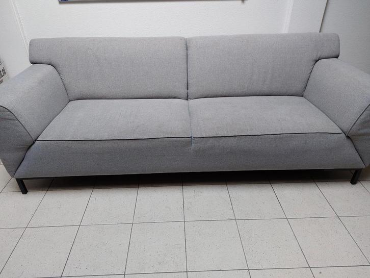 Lichtgrijs comfortabel bankstel in prima staat 230cm, Huis en Inrichting, Banken | Bankstellen, Gebruikt, Rechte bank, Driepersoons