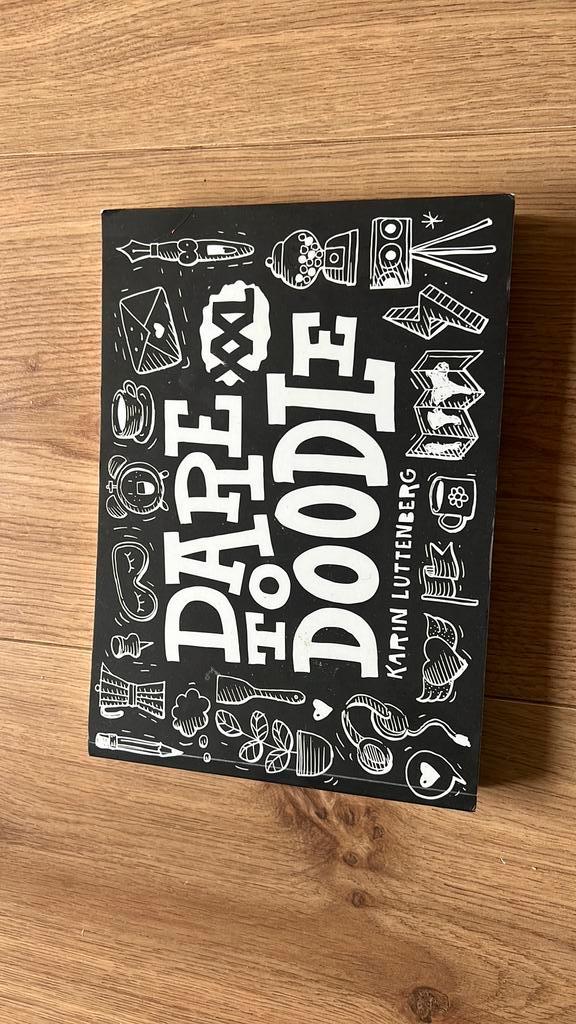 Karin Luttenberg - Dare to doodle XXL, Boeken, Overige Boeken, Zo goed als nieuw, Ophalen of Verzenden