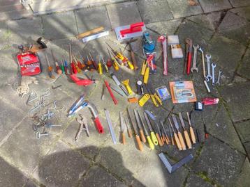 Grote partij gereedschap en nog veel meer op de 1e 18 foto's beschikbaar voor biedingen
