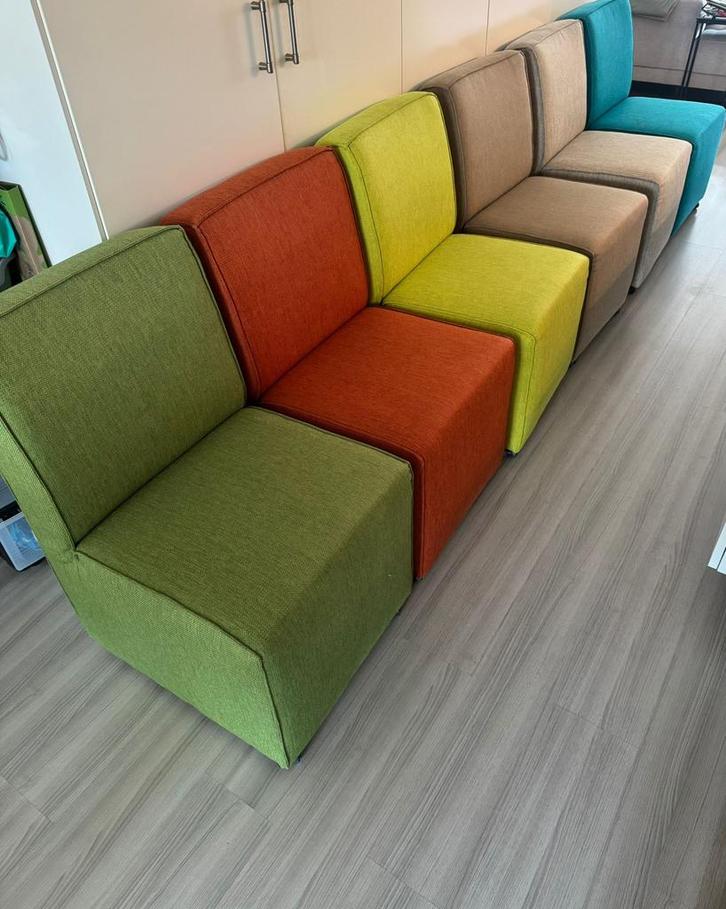 Set van 6 eetkamerstoelen op wielen in nette staat!, Huis en Inrichting, Stoelen, Gebruikt, Vijf, Zes of meer stoelen, Stof, Overige kleuren