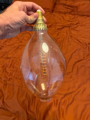 Industri
le hanglamp met glazen kap beschikbaar voor biedingen